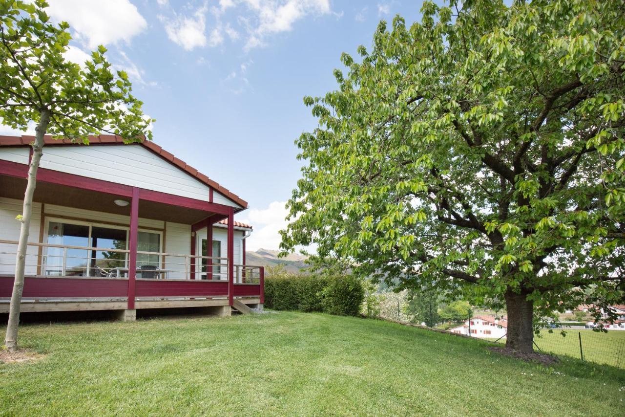 Domaine Chalets Larlapean Saint-Martin-d'Arrossa Exterior photo